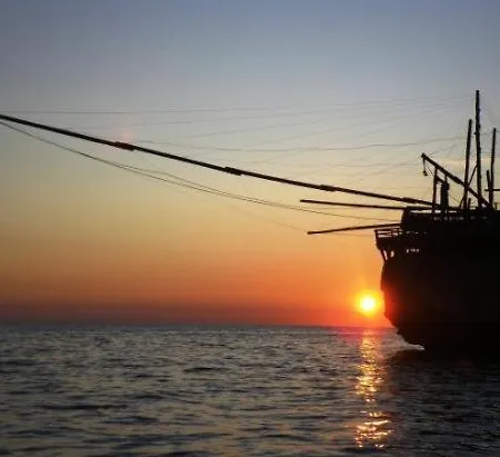 Rose Oda ve Kahvaltı 3*