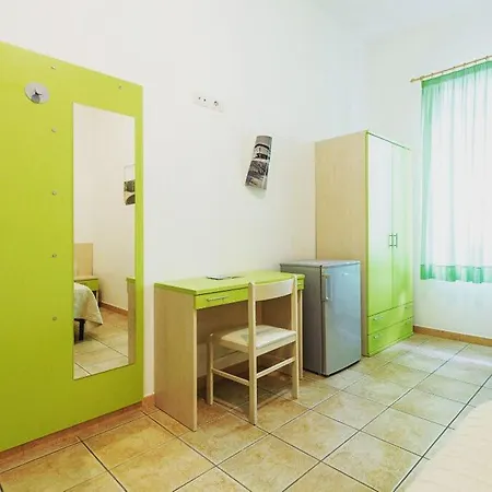 Rose Bed & Breakfast 3*