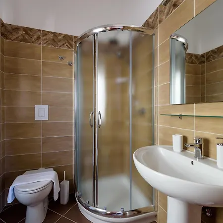 Rose Bed & Breakfast 3*