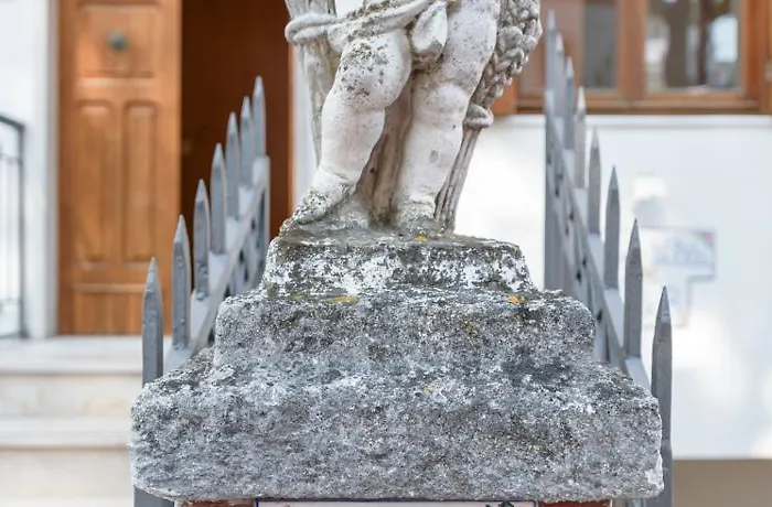 Rose بيسْكيتْشّي